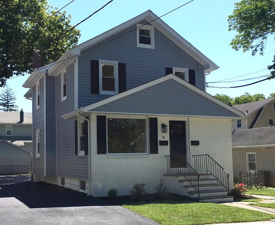 14 Hickory St, Unit 2nd Floor in Dumont, NJ - Foto de edificio