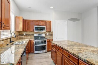 15441 W Shangri La Rd in Surprise, AZ - Building Photo - Building Photo