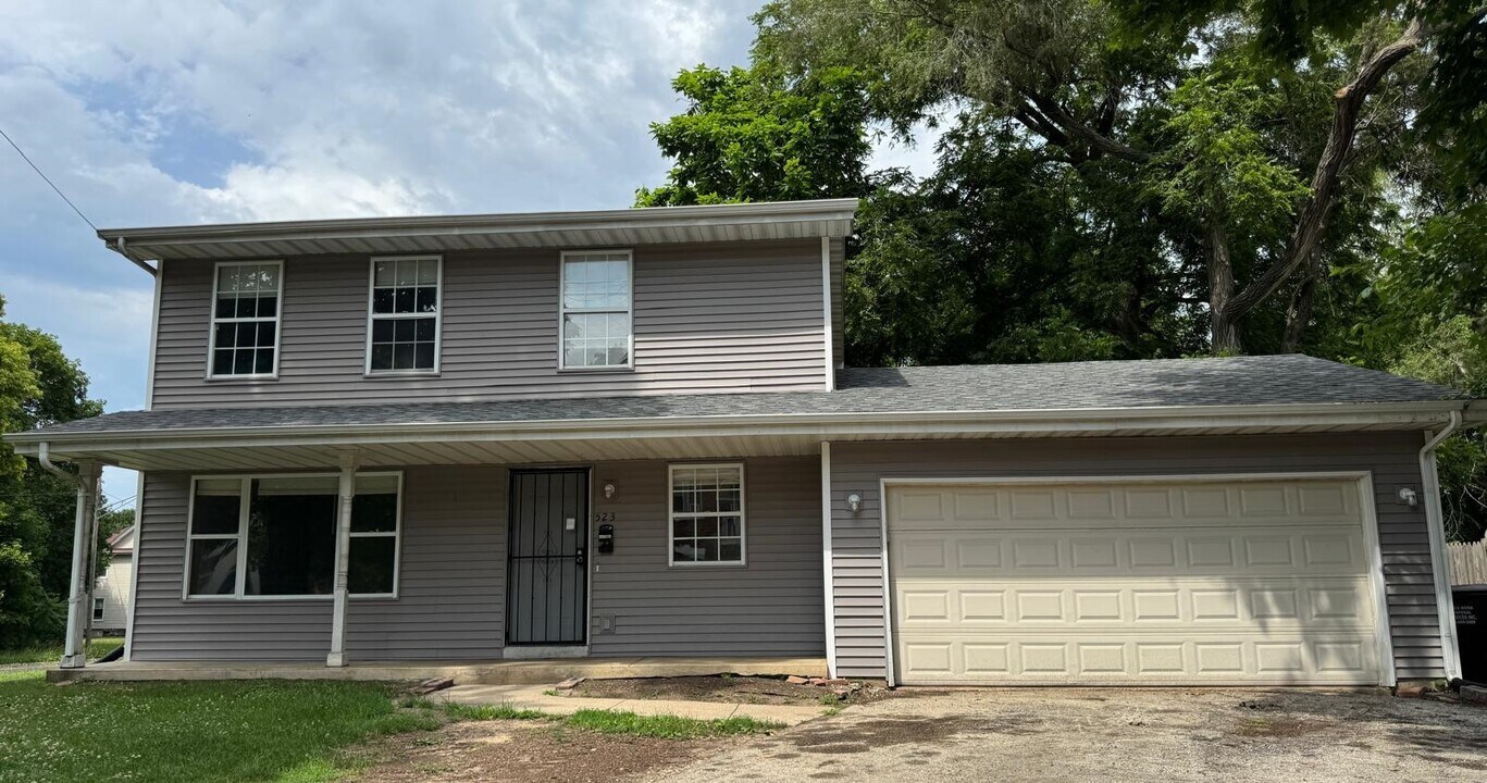 523 Locust St in Rockford, IL - Building Photo