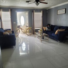 906 Pinetree Dr in Lantana, FL - Building Photo - Building Photo