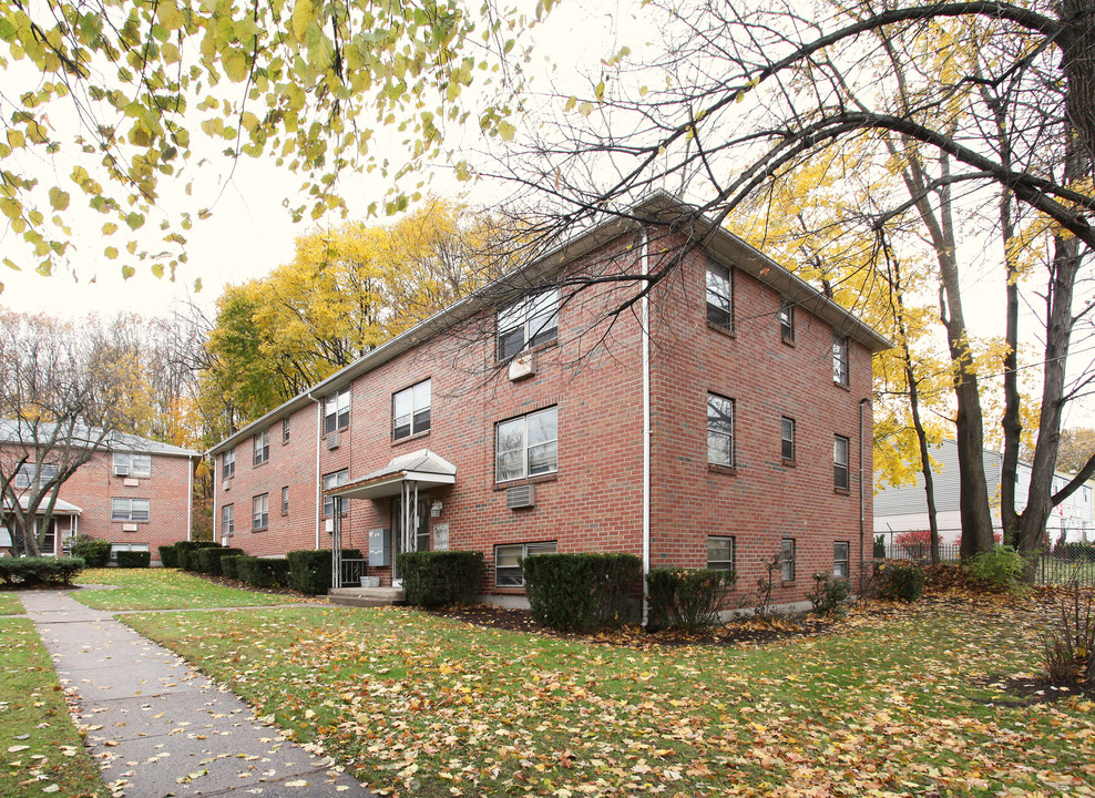 Stanley Terrace in New Britain, CT - Foto de edificio