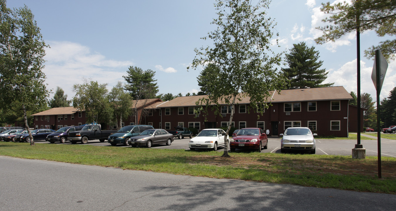 Montcalm Apartments in Queensbury, NY - Foto de edificio