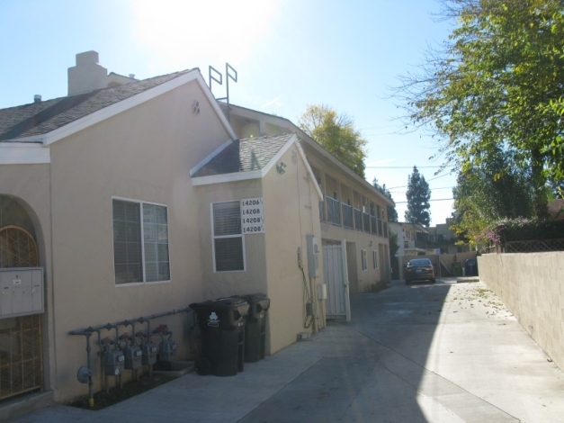 14206-14208 Gilmore St in Van Nuys, CA - Building Photo - Building Photo