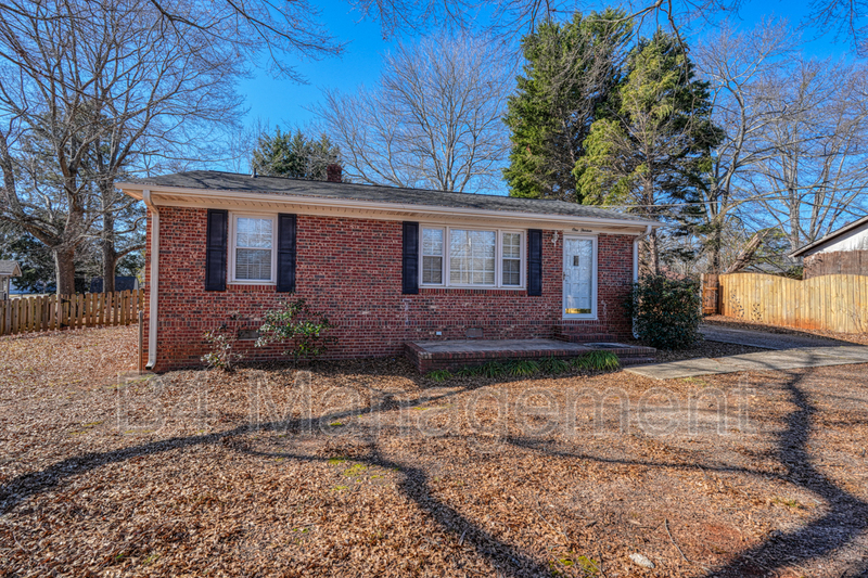 113 Morgan Cir in Simpsonville, SC - Building Photo