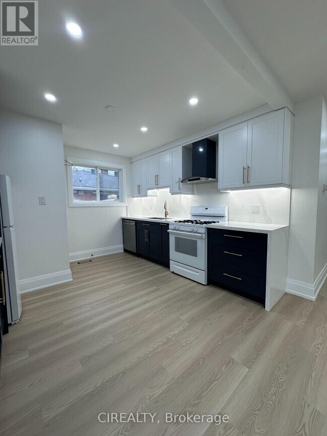 31 Bailey Crescent in Aurora, ON - Building Photo - Building Photo