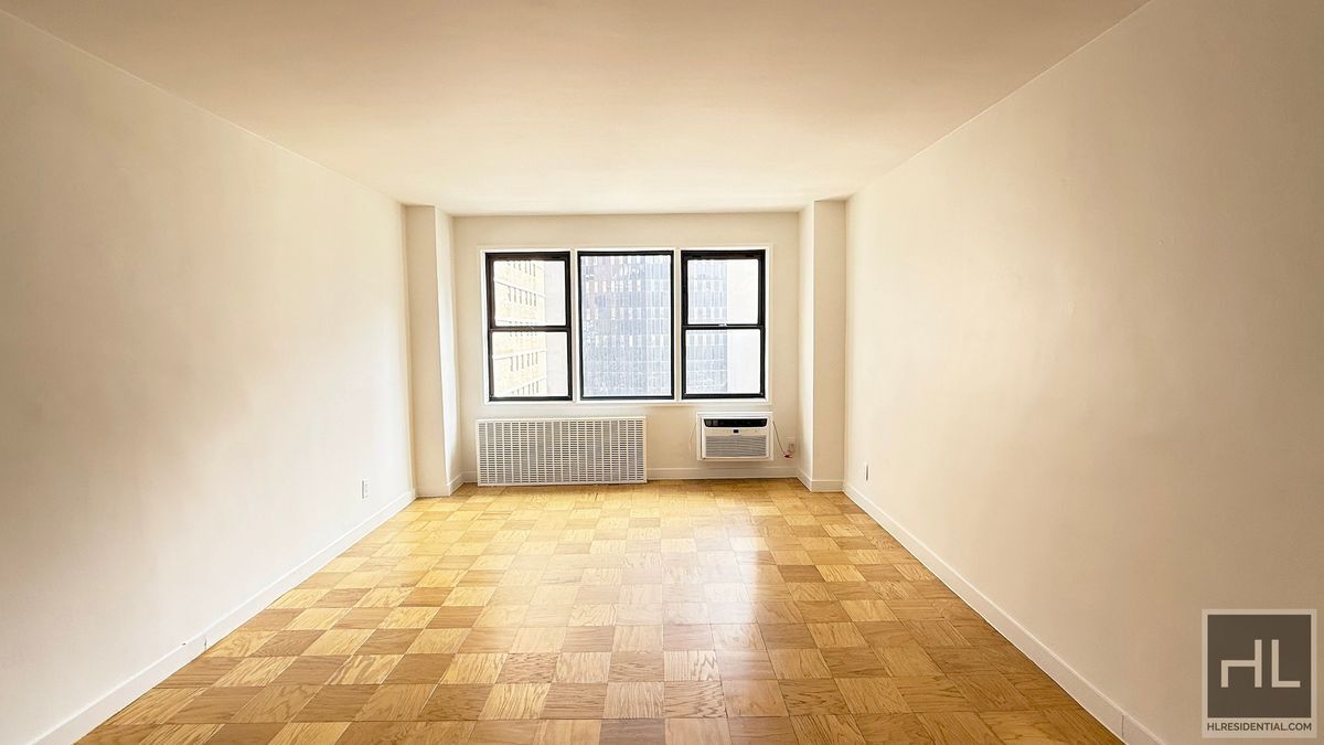 EAST 36 STREET in New York, NY - Building Photo