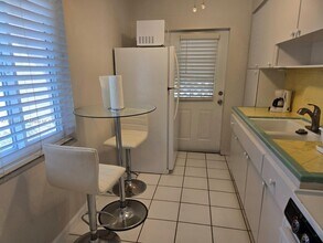 1152 Bayview Dr in Fort Lauderdale, FL - Building Photo - Building Photo