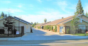 La Casa Elegante in Fresno, CA - Building Photo