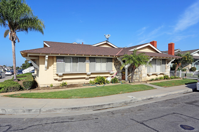 16581 Delton Cir in Huntington Beach, CA - Building Photo - Building Photo