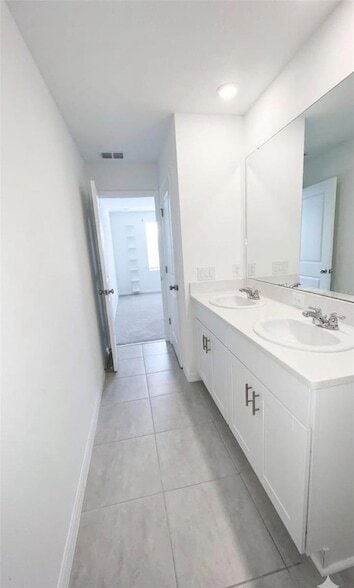 3064 Skyline Lp in Kissimmee, FL - Foto de edificio - Building Photo