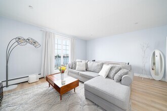 100 Shearwater Ct E in Jersey City, NJ - Building Photo - Building Photo