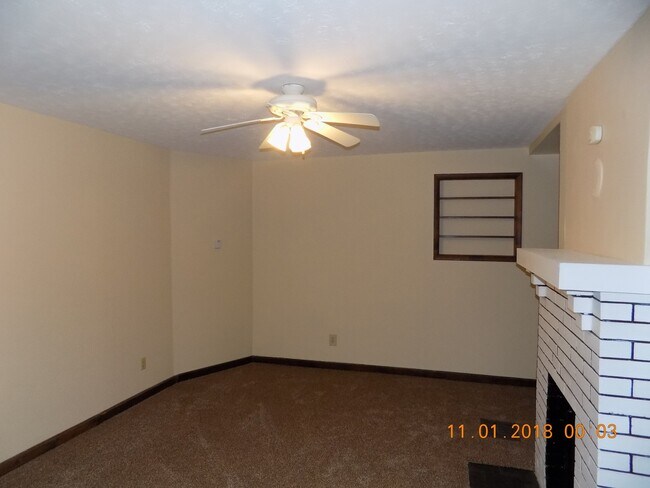 402 W 5th St-Unit -86fede64-f48a-11e9-90dc-1866dab90faa in Elmira, NY - Building Photo - Building Photo