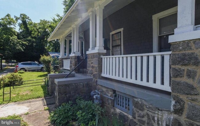property at 1011 Douglas St NE