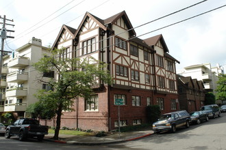 429 Staten Ave in Oakland, CA - Building Photo - Building Photo