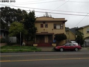 2532 High St in Oakland, CA - Building Photo - Building Photo