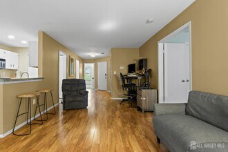 6072 Cedar Ct in Monmouth Junction, NJ - Building Photo - Building Photo