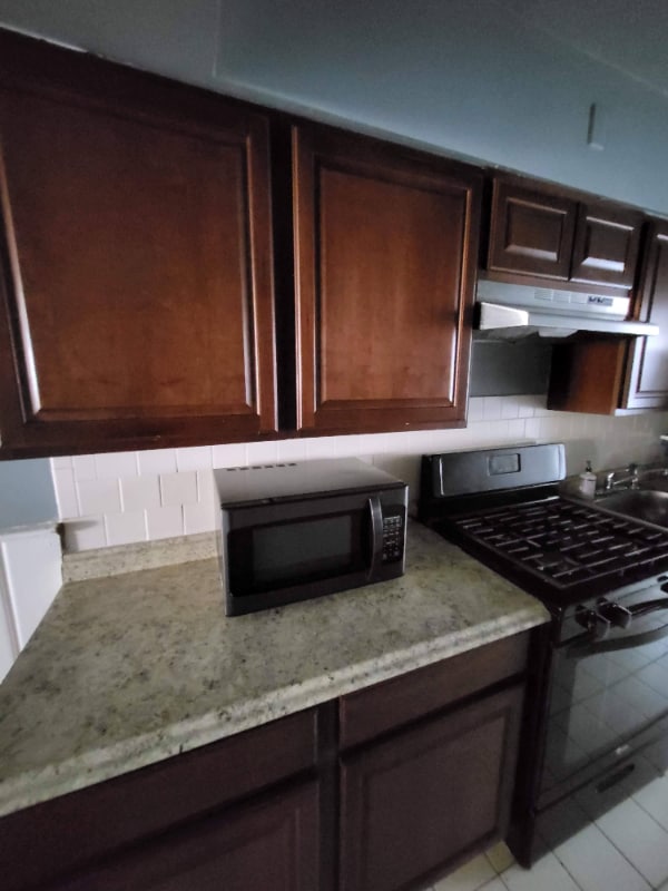 4112 Queensbury Rd in Hyattsville, MD - Foto de edificio - Building Photo