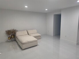 10950 NW 82nd St in Doral, FL - Building Photo