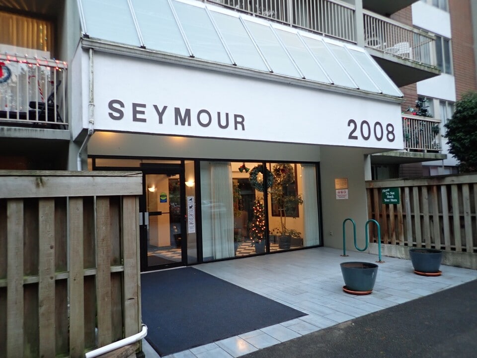 2008 Fullerton Ave in North Vancouver, BC - Building Photo