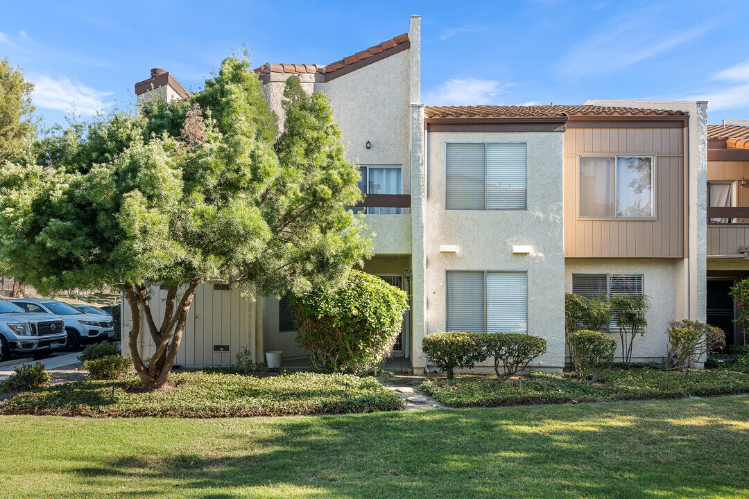 1748 Sinaloa Rd in Simi Valley, CA - Building Photo