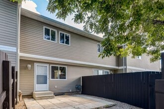 Hartford County Townhomes in Edmonton, AB - Building Photo - Building Photo