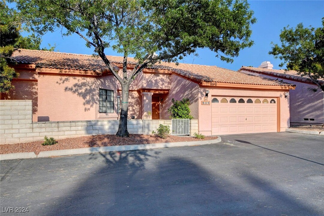 618 Cervantes Dr in Henderson, NV - Building Photo