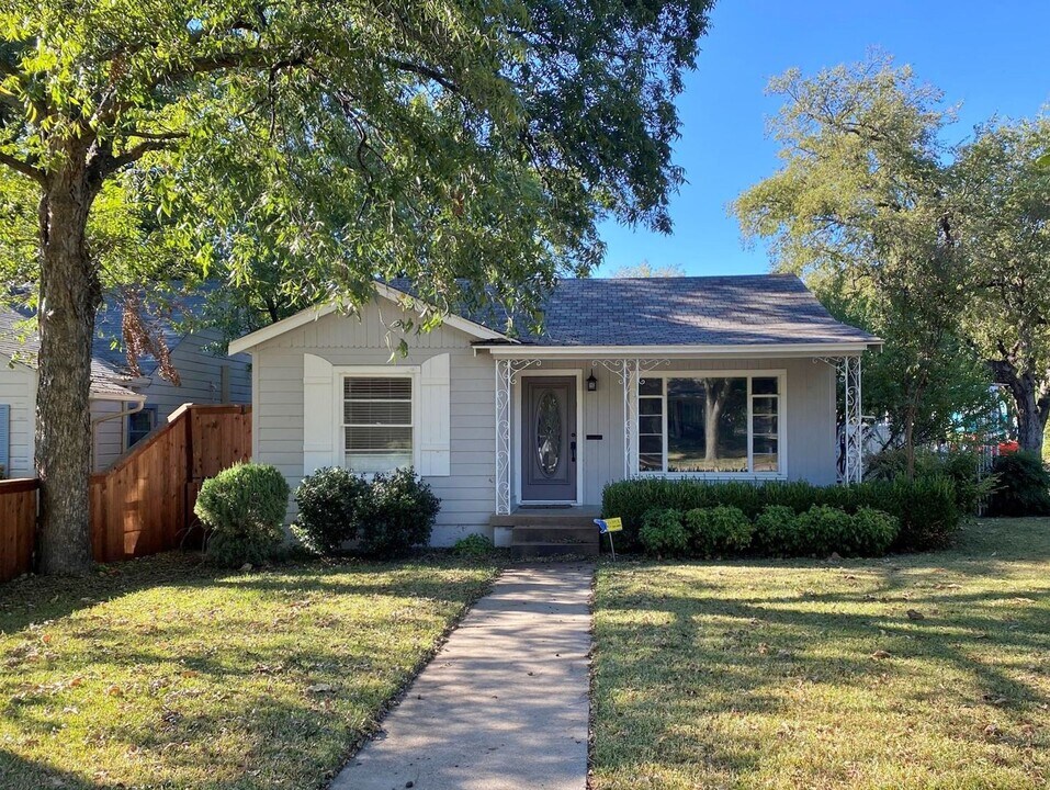 4137 Donnelly Ave in Fort Worth, TX - Building Photo