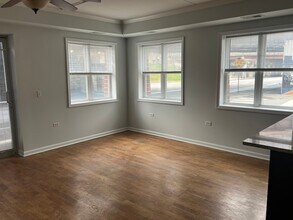 2622 W Diversey Ave in Chicago, IL - Foto de edificio - Building Photo