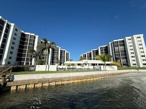 19800 Sandpointe Bay Dr in Tequesta, FL - Building Photo - Building Photo