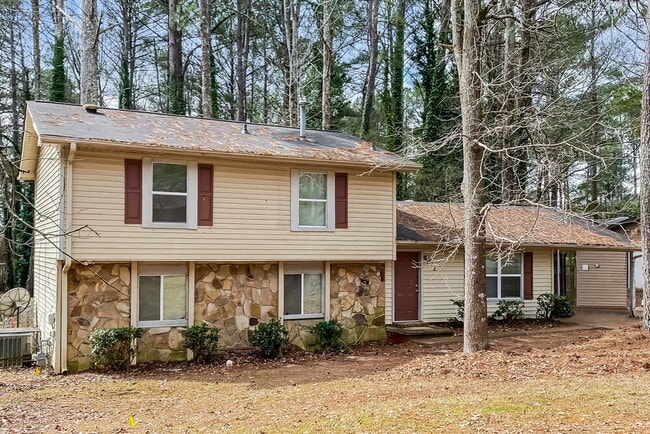 property at 662 Overlook Ct