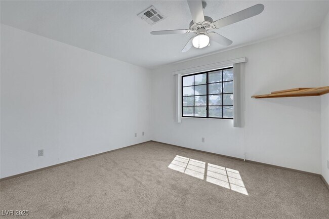 5240 Las Cruces Dr in Las Vegas, NV - Building Photo - Building Photo