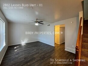 2802 Lasses Blvd in San Antonio, TX - Foto de edificio - Building Photo