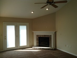 8460 Moonstone Ct in Florence, KY - Building Photo - Building Photo