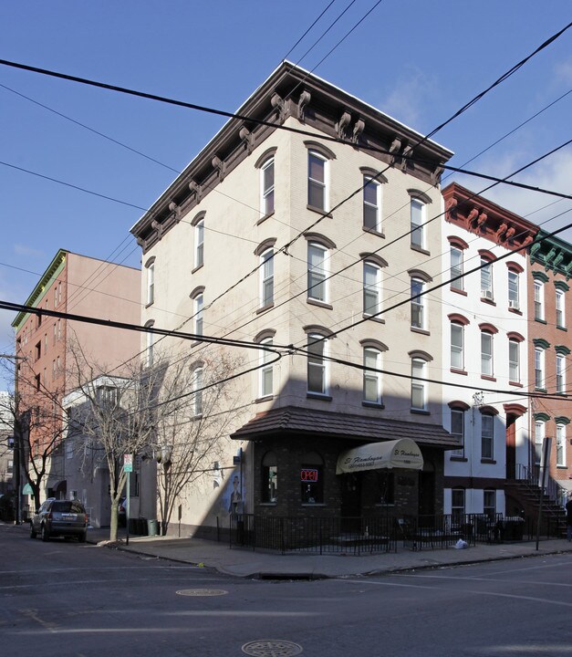 1000 Willow Ave in Hoboken, NJ - Building Photo