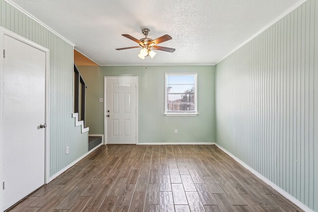 1045 Tallow Tree Ln in Harvey, LA - Building Photo - Building Photo