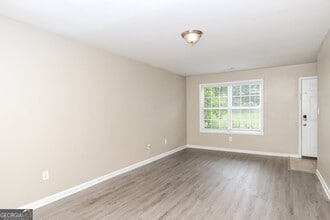 2045 Ivy Ln in Union City, GA - Building Photo - Building Photo