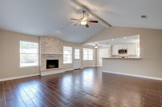 12010 Mulholland Dr in Stafford, TX - Building Photo - Building Photo