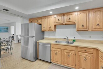 7835 Lakeside Blvd in Boca Raton, FL - Foto de edificio - Building Photo