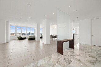 100 Harborview Dr, Unit 1901 in Baltimore, MD - Foto de edificio - Building Photo