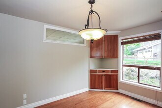 18144 SE 42nd Pl in Issaquah, WA - Building Photo - Building Photo
