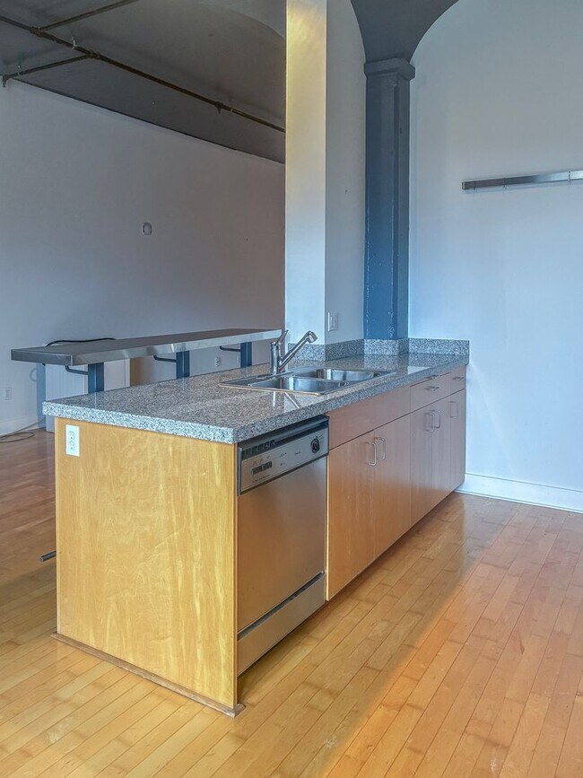 300 NW 8th Ave in Portland, OR - Building Photo - Building Photo