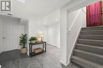 100 Sheldon Ave in Newmarket, ON - Building Photo - Building Photo