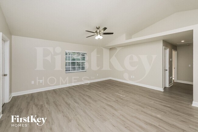 5322 Plum Ave in Seffner, FL - Foto de edificio - Building Photo