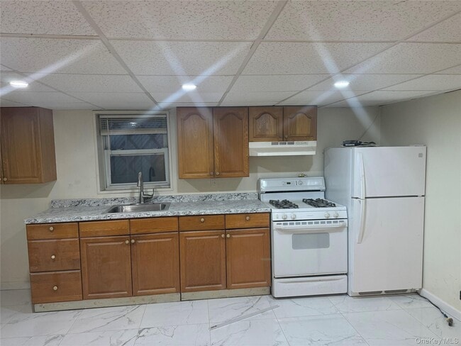 311 Litchfield Ave in Franklin Square, NY - Building Photo - Building Photo