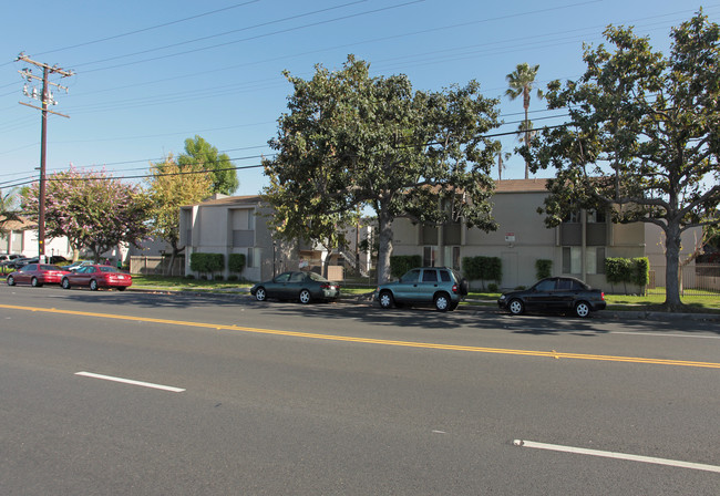 Hawaiian Gardens Apartments in Hawaiian Gardens, CA - Building Photo - Building Photo