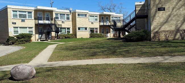 1104 W Hawthorne St in Arlington Heights, IL - Building Photo - Building Photo