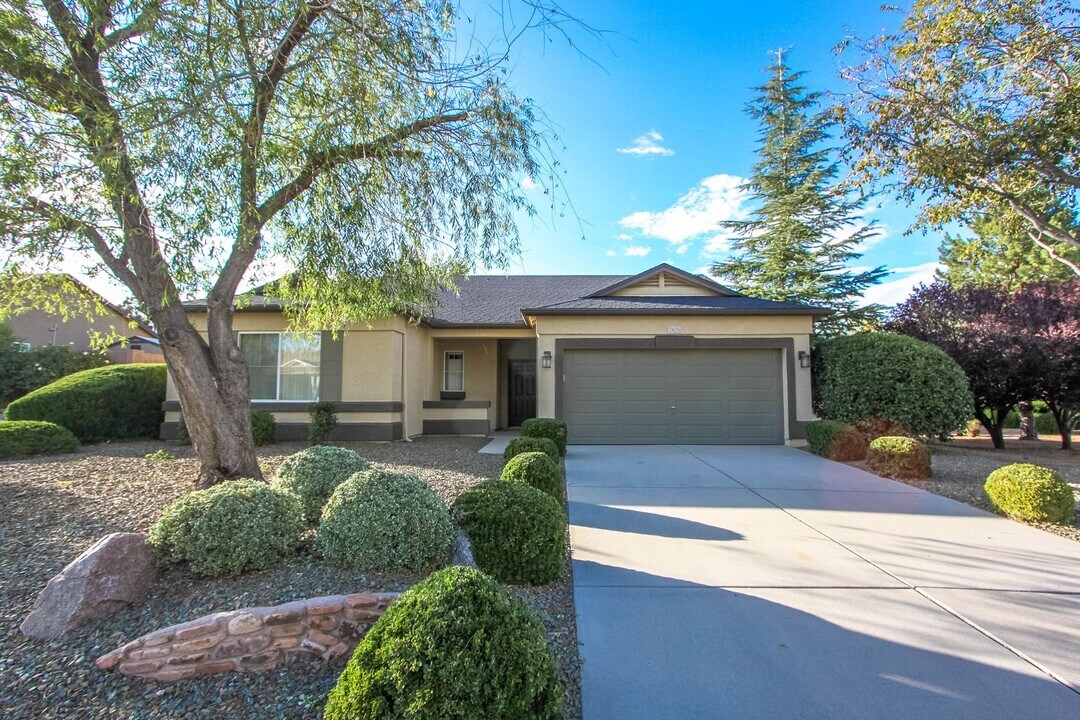 7676 Shimmer Ln in Prescott Valley, AZ - Foto de edificio