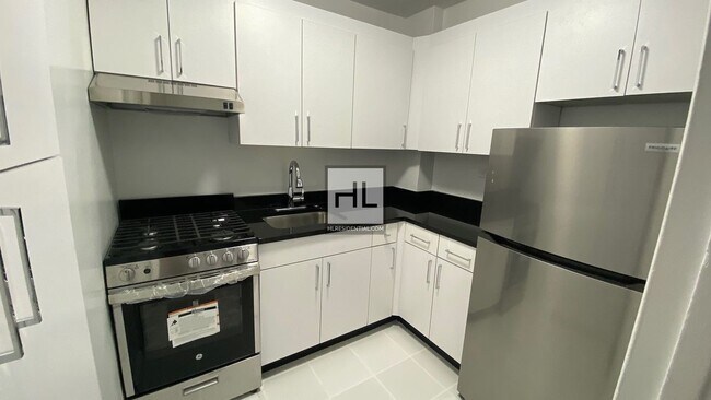 Spacious 2 bed on EAST 35 STREET in New York, NY - Building Photo - Building Photo