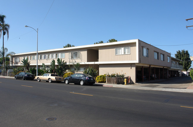 Villa Santa Cruz in Oxnard, CA - Foto de edificio - Building Photo