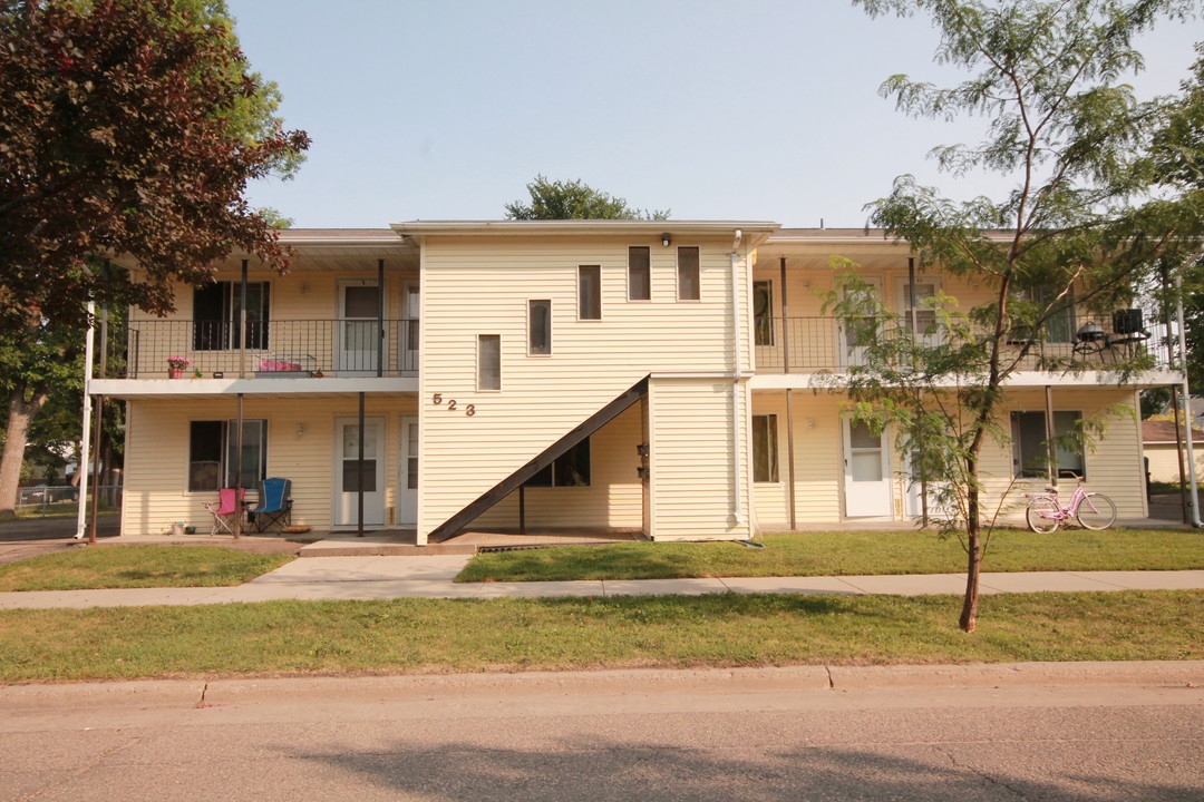 523 N 7th St in Grand Forks, ND - Building Photo